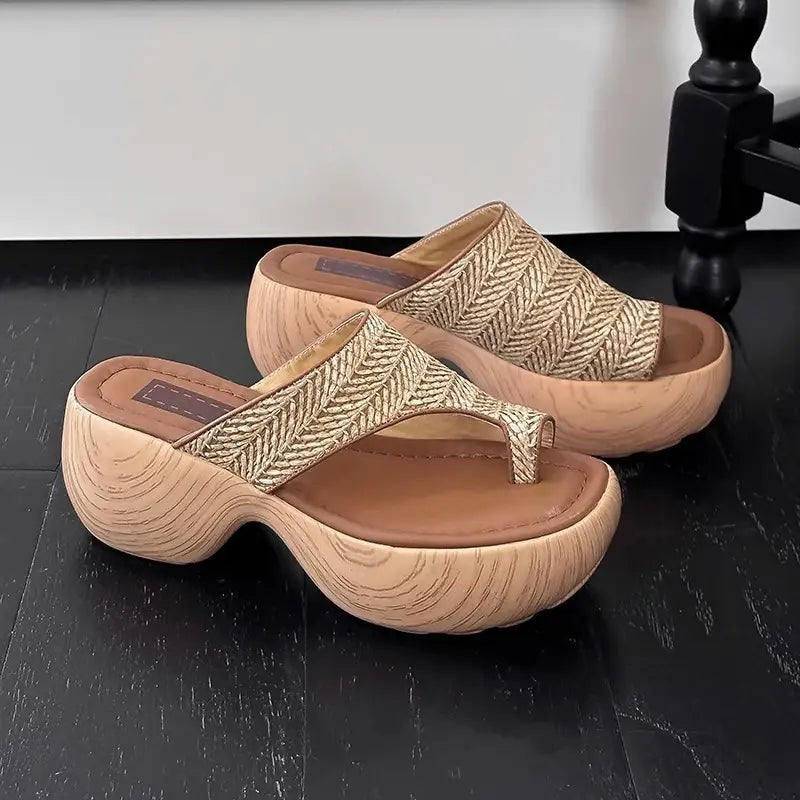 Beautiful beach-style straw woven chunky heel soft-soled sandals