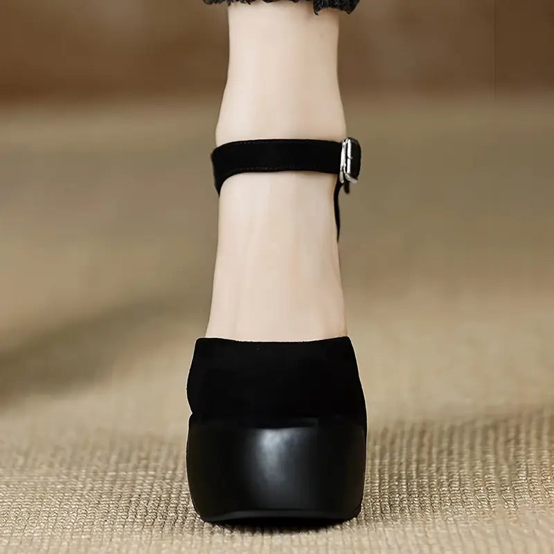 Lady's retro platform high-heeled sandals