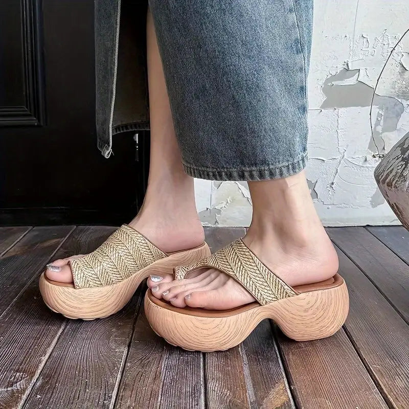 Beautiful beach-style straw woven chunky heel soft-soled sandals