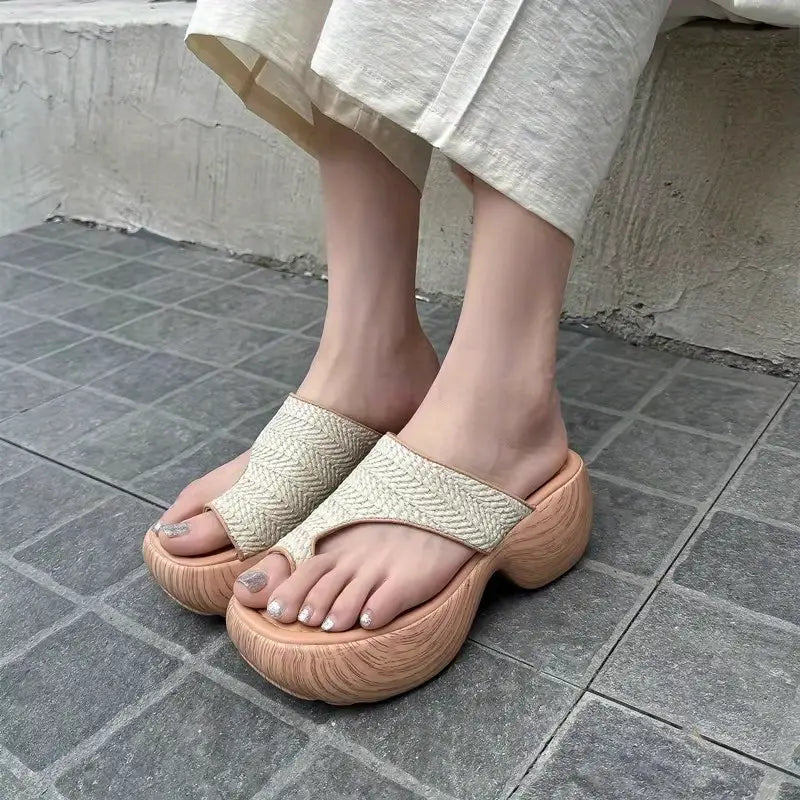 Beautiful beach-style straw woven chunky heel soft-soled sandals